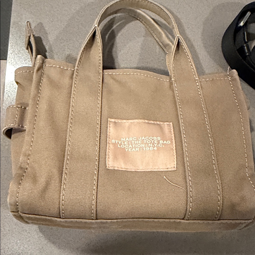 Marc Jacobs The Tote Bag in Tan with Black Strap - Picture 3 of 4